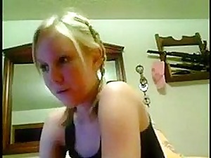 cute beauty masturbating on webcam