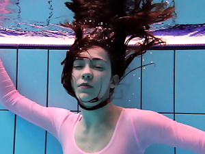 Love Roxalana underwater bare in pool